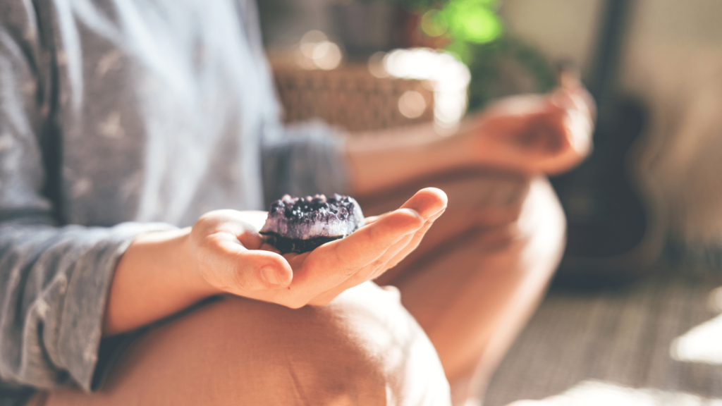 How to use Crystal while meditating