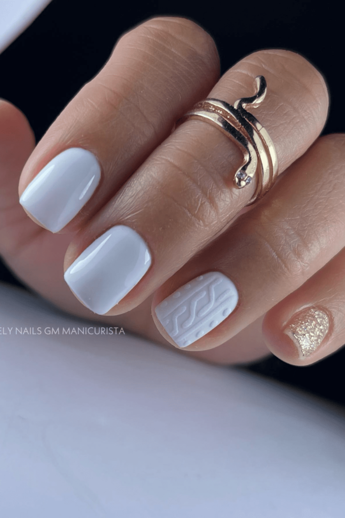 White Sweater Christmas nails