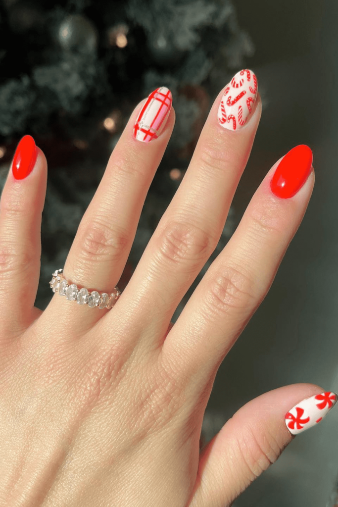 Candy Cane Christmas Nail Designs