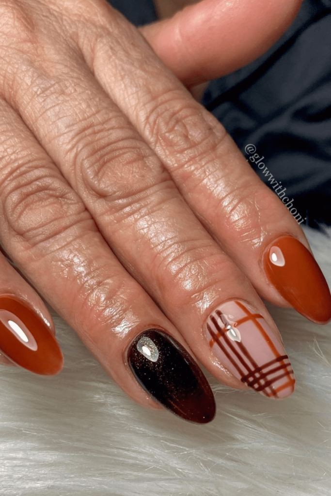 laid Pumpkin Spice fall nail design for short nail