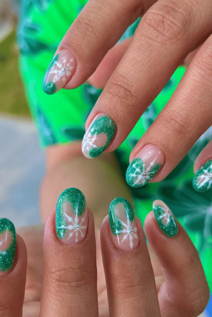 Green Christmas nails Idea
