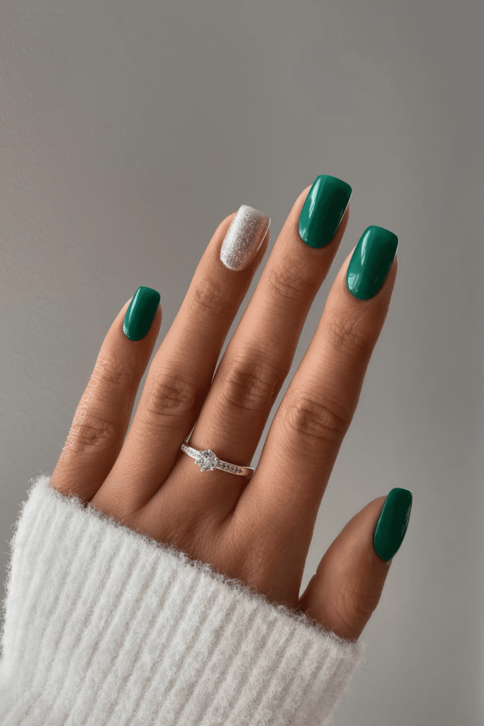Elegant Green Nails for Xmas