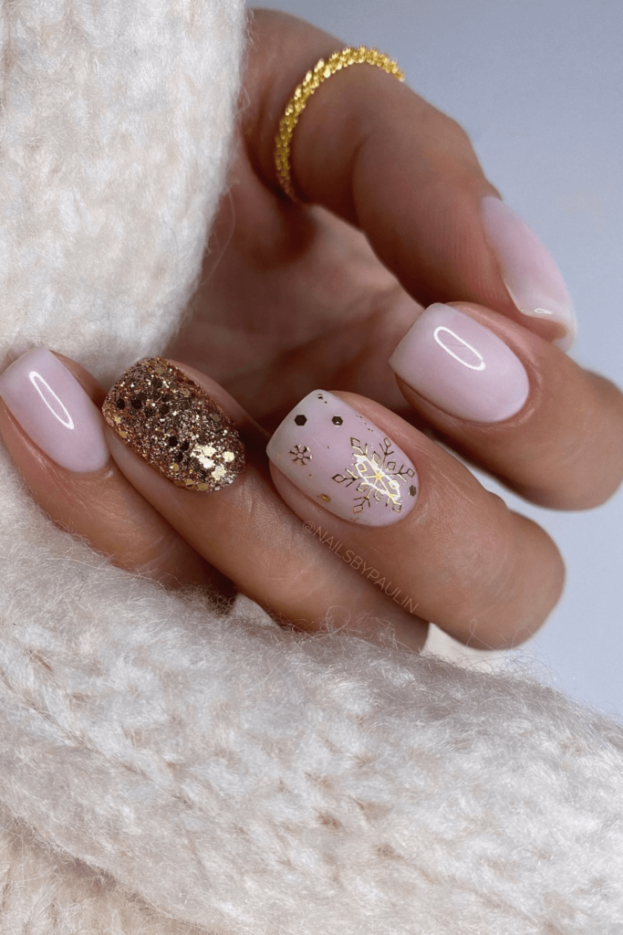 Mesmerizing Gold Nail Designs for Christmas